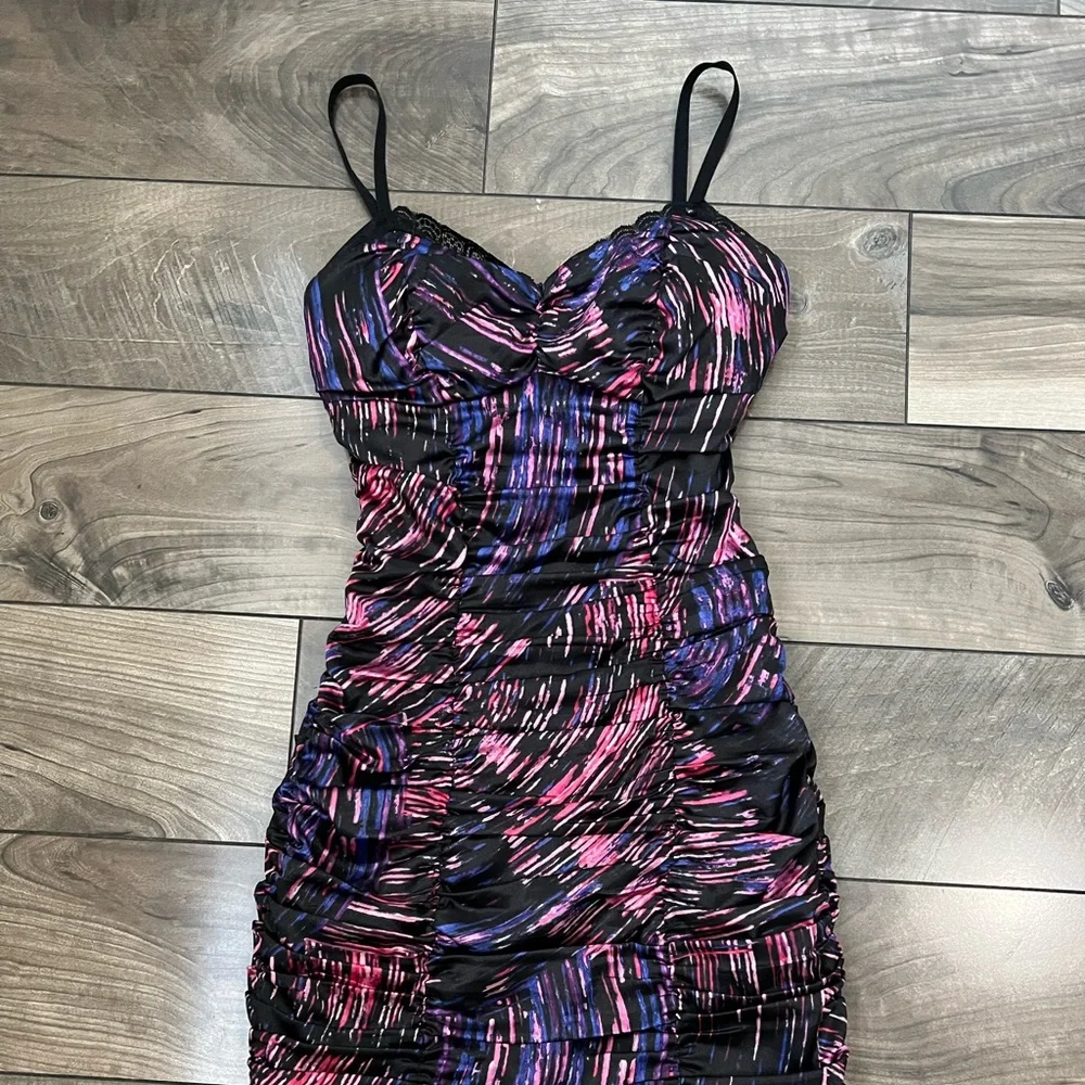 Guess - Picture 1 of 3